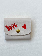 Charger l'image dans la galerie, Porte Monnaie En Cuir Love
