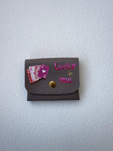 Charger l'image dans la galerie, Porte Monnaie en Cuir Lucky Me