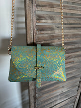 Charger l'image dans la galerie, Sac Bee By Sandra en cuir version terrazzo or bleu mint Tequila Sunset 🩵🩵🔥🔥🔥