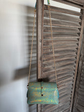 Charger l'image dans la galerie, Sac Bee By Sandra en cuir version terrazzo or bleu mint Tequila Sunset 🩵🩵🔥🔥🔥