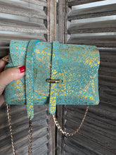 Charger l'image dans la galerie, Sac Bee By Sandra en cuir version terrazzo or bleu mint Tequila Sunset 🩵🩵🔥🔥🔥