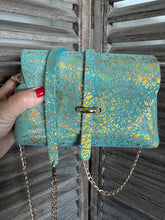 Charger l'image dans la galerie, Sac Bee By Sandra en cuir version terrazzo or bleu mint Tequila Sunset 🩵🩵🔥🔥🔥