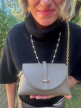 Upload image to gallery, SAC EN CUIR GRAINÉ TAUPE VICTORINE