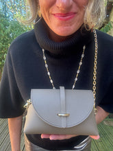Upload image to gallery, SAC EN CUIR GRAINÉ TAUPE VICTORINE