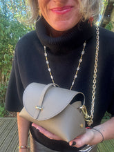 Upload image to gallery, SAC EN CUIR GRAINÉ TAUPE VICTORINE