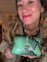 Charger l'image dans la galerie, SAC EN CUIR FAÇON REPTILE HUGGY