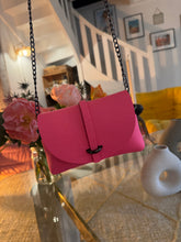 Charger l'image dans la galerie, Sac B en cuir grainé rose fluo Ali 💕💕💕💕🔥🔥🔥