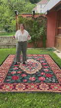 Charger et lire la vidéo dans la visionneuse de la Galerie, Tapis Moldave Vintage Agence