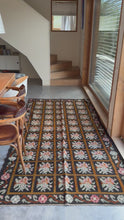 Charger et lire la vidéo dans la visionneuse de la Galerie, Tapis Moldave Vintage Victoire 1