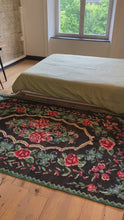 Charger et lire la vidéo dans la visionneuse de la Galerie, Tapis Moldave Vintage Room 1