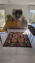Charger et lire la vidéo dans la visionneuse de la Galerie, Tapis Moldave Vintage Sandra 5