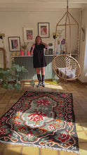 Charger et lire la vidéo dans la visionneuse de la Galerie, Tapis Moldave Vintage Allegria 2