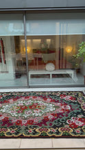 Charger et lire la vidéo dans la visionneuse de la Galerie, Tapis Moldave Vintage Diane 6