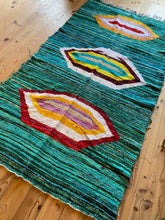 Charger l&#39;image dans la galerie, Tapis Kilim Boucherouite Neuf en coton et soie Good Vibes 4
