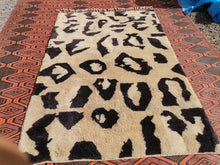 Charger l&#39;image dans la galerie, Tapis Mrirt Neuf Leopard
