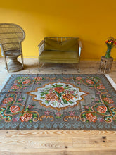 Charger l&#39;image dans la galerie, Tapis Moldave Vintage Dingue 5
