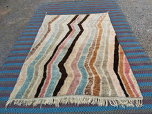 Charger l&#39;image dans la galerie, Tapis Mrirt Neuf Golden Rainbow
