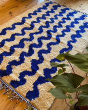 Charger l&#39;image dans la galerie, Tapis Béni Ouarain Neuf Vagues d’amour Magic Bleu
