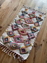 Charger l&#39;image dans la galerie, Tapis Béni Ouarain Neuf mélange de Boucherouite Neuf tissé sur un Kilim Neuf Gloria 2
