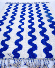 Charger l&#39;image dans la galerie, Tapis Béni Ouarain Neuf Blue Love Love
