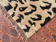 Charger l&#39;image dans la galerie, Tapis Mrirt Neuf Leopard
