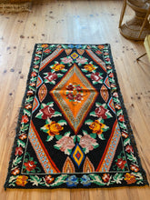 Charger l&#39;image dans la galerie, Tapis Moldave Vintage Flamenco 1
