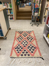 Charger l&#39;image dans la galerie, Tapis Béni Ouarain Neuf tissé sur un Kilim Neuf Byron 2
