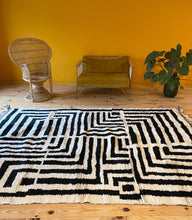 Charger l&#39;image dans la galerie, Tapis Béni Ouarain Neuf Labyrinthe Black and White
