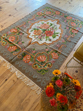 Charger l&#39;image dans la galerie, Tapis Moldave Vintage Dingue 5
