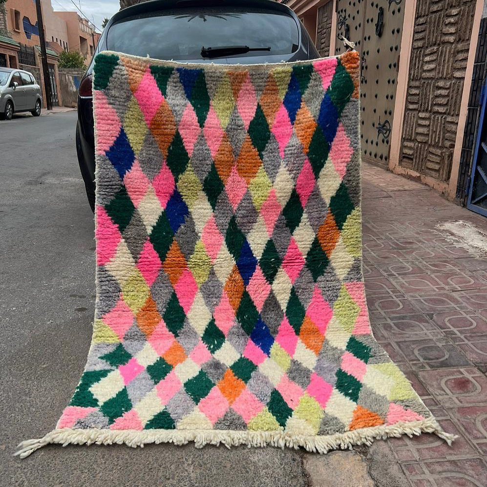 Tapis Boujaad Neuf en laine recyclée Charlotte aux fraises