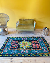 Charger l&#39;image dans la galerie, Tapis Moldave Vintage Back in the game 1
