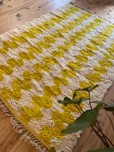 Charger l&#39;image dans la galerie, Tapis Béni Ouarain Neuf Vagues Yellow Summer
