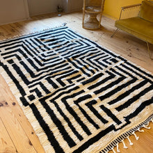 Charger l&#39;image dans la galerie, Tapis Béni Ouarain Neuf Labyrinthe Black and White
