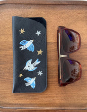 Upload image to gallery, Étui À Lunettes En Cuir Sagone Mi Amore
