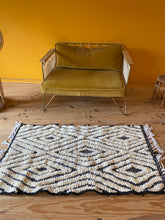 Charger l&#39;image dans la galerie, Tapis Béni Ouarain Neuf tissé sur un Kilim Neuf Cloches 6
