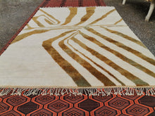 Charger l&#39;image dans la galerie, Tapis Mrirt Neuf Or
