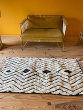 Charger l&#39;image dans la galerie, Tapis Béni Ouarain Neuf tissé sur un Kilim neuf Cloches 7
