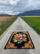 Charger l&#39;image dans la galerie, Tapis Moldave Vintage Confiserie 1
