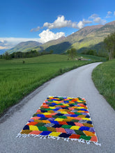 Charger l&#39;image dans la galerie, Tapis berbère en laine coloré artisanal
