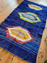 Charger l&#39;image dans la galerie, Tapis Kilim Boucherouite Neuf en coton et en soie Good Vibes 1
