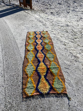 Charger l&#39;image dans la galerie, Tapis Azilal Vintage Folie 2
