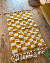 Charger l&#39;image dans la galerie, Tapis Béni Ouarain Neuf Yellow Love
