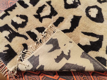 Charger l&#39;image dans la galerie, Tapis Mrirt Neuf Leopard
