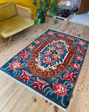 Charger l&#39;image dans la galerie, Tapis Moldave Vintage Murakami 3
