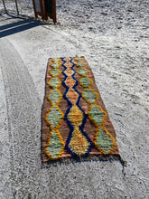 Charger l&#39;image dans la galerie, Tapis Azilal Vintage Folie 2
