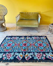 Charger l&#39;image dans la galerie, Tapis Moldave Vintage Back in the game 4
