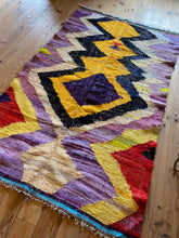 Charger l&#39;image dans la galerie, Tapis Kilim Boucherouite Neuf en coton et soie Good Vibes 2
