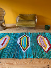 Charger l&#39;image dans la galerie, Tapis Kilim Boucherouite Neuf en coton et soie Good Vibes 4
