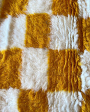 Charger l&#39;image dans la galerie, Tapis Béni Ouarain Neuf Yellow Love
