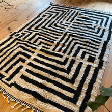 Charger l&#39;image dans la galerie, Tapis Béni Ouarain Neuf Labyrinthe Black and White
